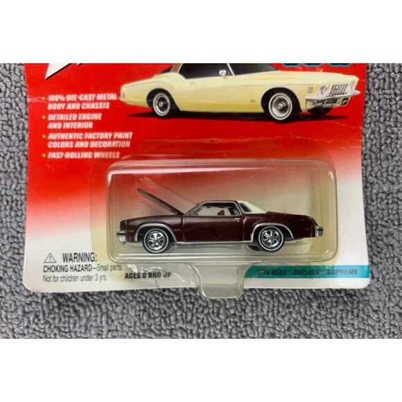 Johnny Lightning Super 70s Olds Cutlass Supreme Burgundy 1 64 Die Cast Car - Picture 3 of 4